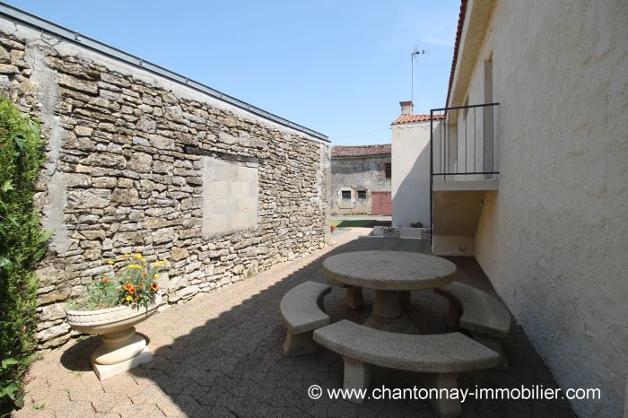 Maison en bon ?tat d'entretien dans environnement calme CHANTONNAY immobilier à vendre au prix de 201600 euros