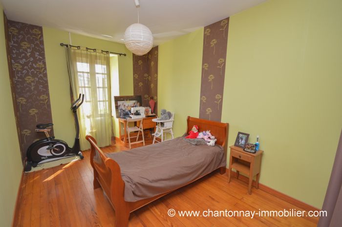 Centre ville de CHANTONNAY - Belle maison + logement annexe CHANTONNAY immobilier à vendre au prix de 274800 euros