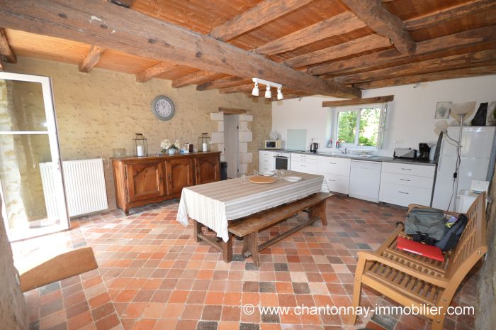MAISON à vendre sur FONTENAY-LE-COMTE avec 5 pièces