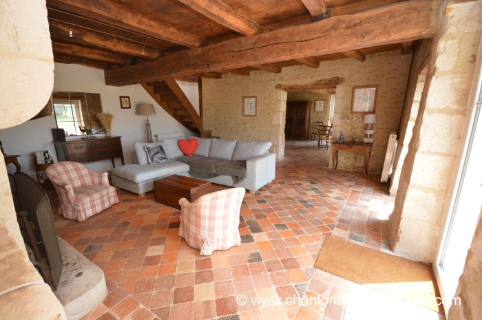 A vendre MAISON sur secteur FONTENAY-LE-COMTE avec 200 m² de surface habitable
