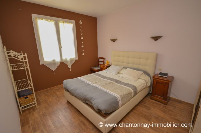 Tr?s belle maison en campagne avec vue d?gag?e sur la Bocage à vendre POUZAUGES au prix de 241500 euros