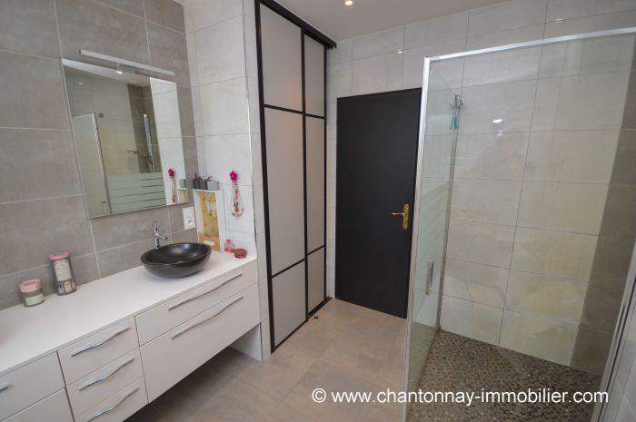 Tr?s belle maison en campagne avec vue d?gag?e sur la Bocage POUZAUGES immobilier à vendre au prix de 241500 euros