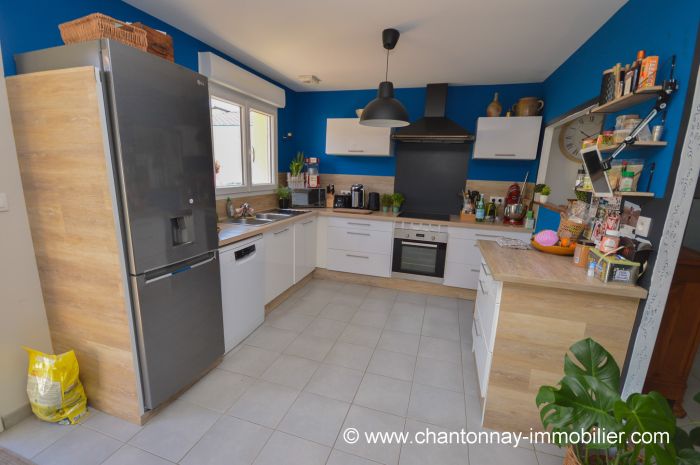 CHANTONNAY - Jolie maison de plain-pied de type 5 en vente sur CHANTONNAY M6332 au prix de 242000 euros