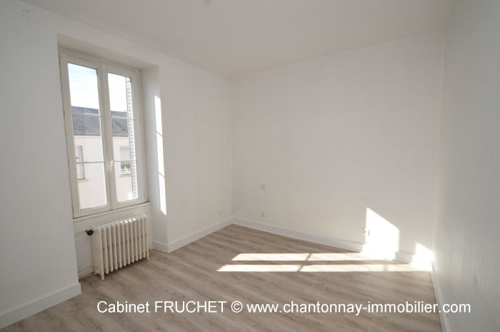 Maison bourgeoise en centre-ville de CHANTONNAY CHANTONNAY immobilier à vendre au prix de 167500 euros