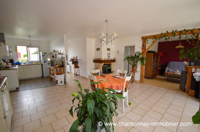 MAISON achat vente CHANTONNAY M6346