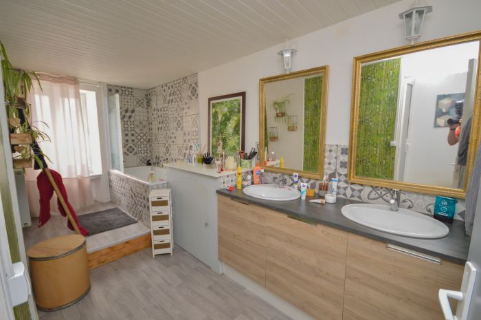 Jolie maison ancienne r?nov?e avec go?t SAINTE-HERMINE immobilier à vendre au prix de 190800 euros
