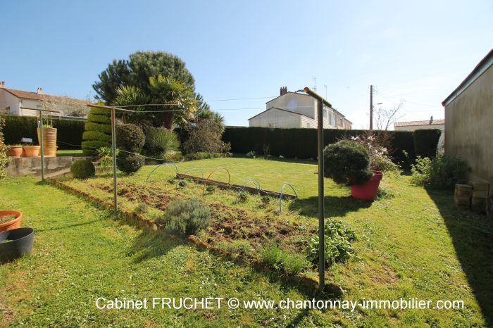 Agrable maison de plain-pied offrant de beaux volumes POUZAUGES immobilier à vendre au prix de 160000 euros