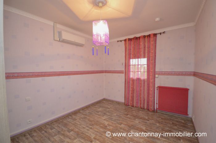 BOURNEZEAU - Grande maison de famille  2 pas des commerces  à vendre BOURNEZEAU au prix de 277200 euros