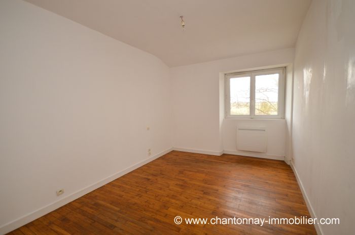 Bel ensemble immobilier comprenant 2 logements et de grandes à vendre SAINT-GERMAIN-DE-PRINçAY au prix de 148400 euros