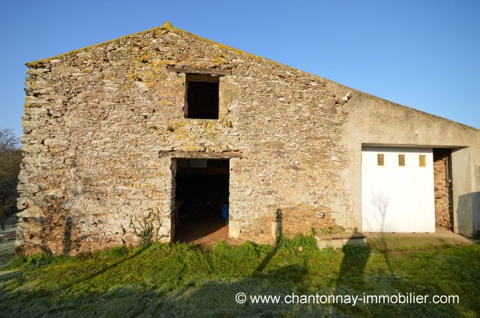 Belle opportunit. Maison en pierre en campagne !  à vendre CHANTONNAY au prix de 196100 euros