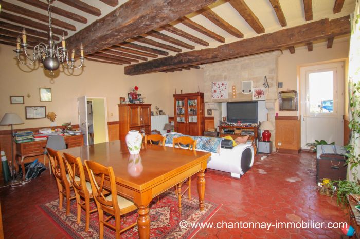 MAISON achat vente CHANTONNAY M6407