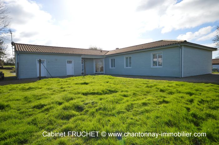Confortable maison familiale de plain pied, lumineuse et en  à vendre CHANTONNAY au prix de 294000 euros