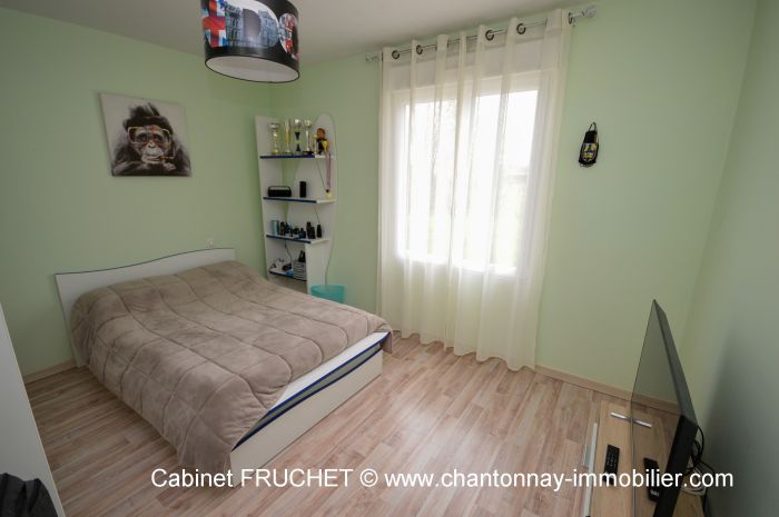 Confortable maison familiale de plain pied, lumineuse et en  CHANTONNAY immobilier à vendre au prix de 294000 euros