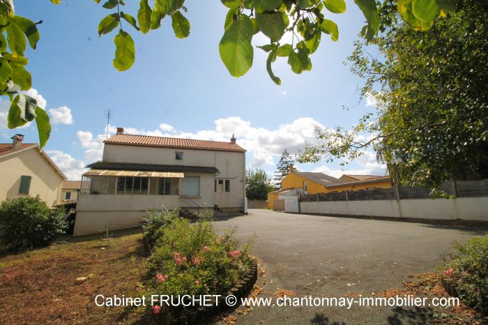 MAISON achat vente CHANTONNAY M6444