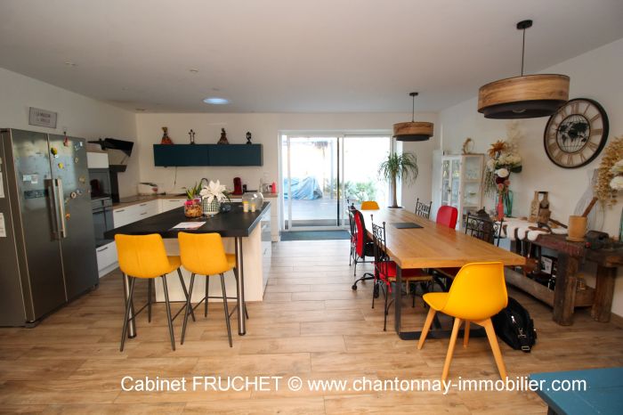 MAISON à vendre sur CHANTONNAY avec 6 pièces