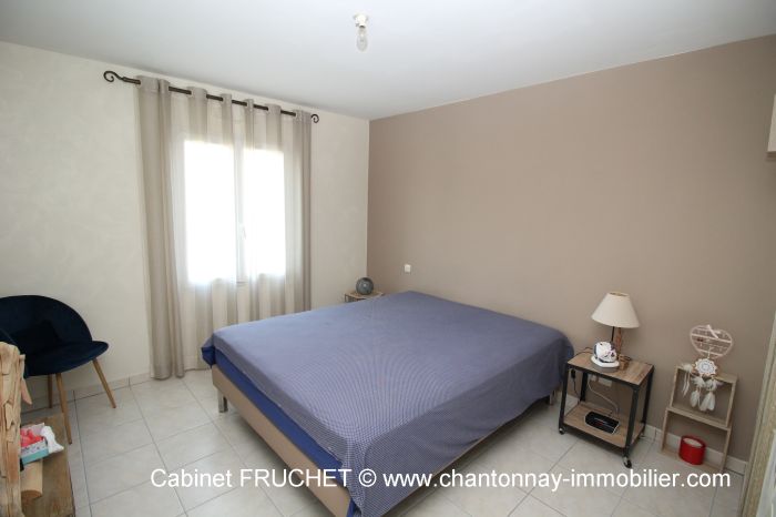 Rare ! CHANTONNAY, proche centre ville. Maison de plain-pied CHANTONNAY immobilier à vendre au prix de 262500 euros