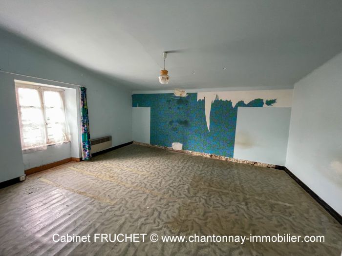 A vendre MAISON sur secteur LA CH?TAIGNERAIE avec 235 m² de surface habitable