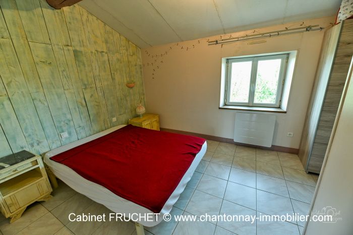 Rare ! En campagne, bel ensemble de 3 logements FONTENAY-LE-COMTE immobilier à vendre au prix de 215250 euros