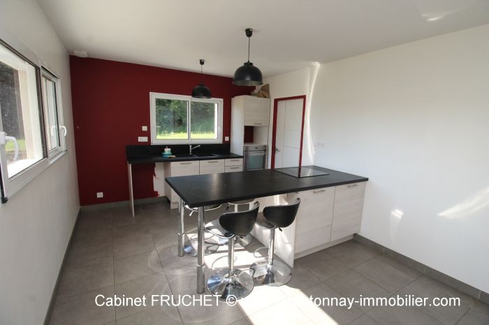 MAISON achat vente CHANTONNAY M6458