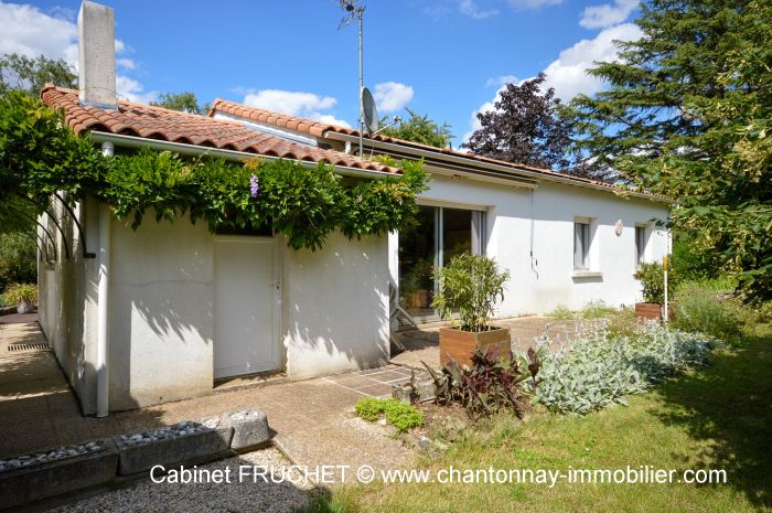 EXCLUSIVITE ! CHANTONNAY - Agrable maison de plain-pied au  CHANTONNAY immobilier à vendre au prix de 168800 euros