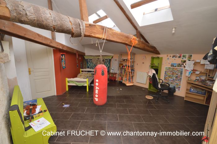 Maison ancienne rnove aux beaux volumes CHANTONNAY immobilier à vendre au prix de 163525 euros
