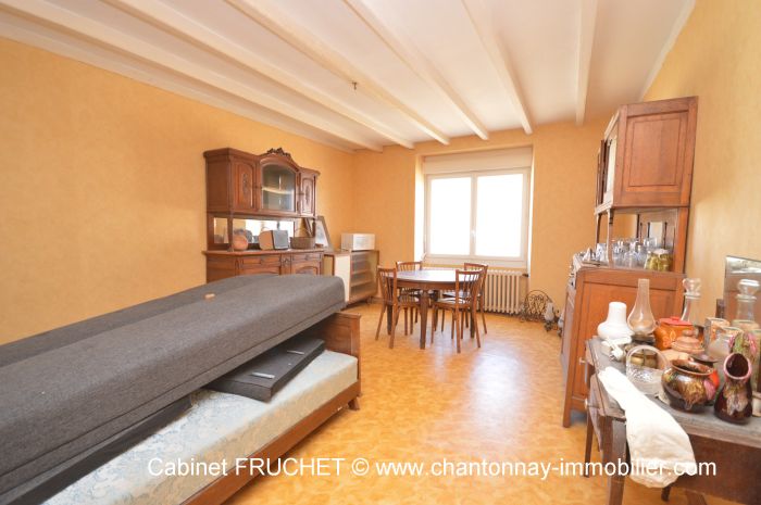 Exclusivit ! Maison de village offrant de belles surfaces à vendre MOUILLERON-EN-PAREDS au prix de 107000 euros