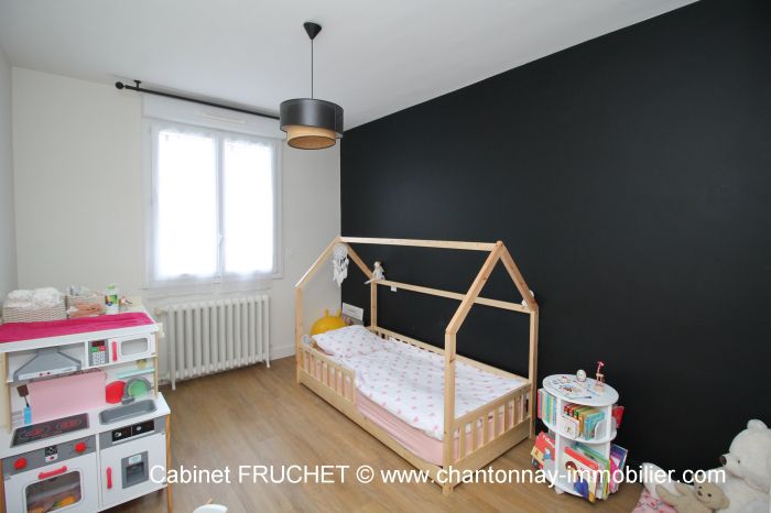 Charmante maison rnove avec got - Proche centre ville à vendre CHANTONNAY au prix de 215000 euros