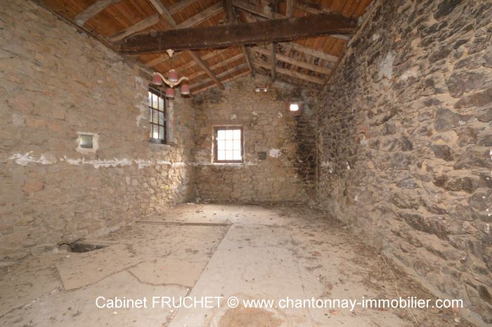 6 kms LES HERBIERS - Dans hameau paisible - Projet de rnova BEAUREPAIRE immobilier à vendre au prix de 86400 euros