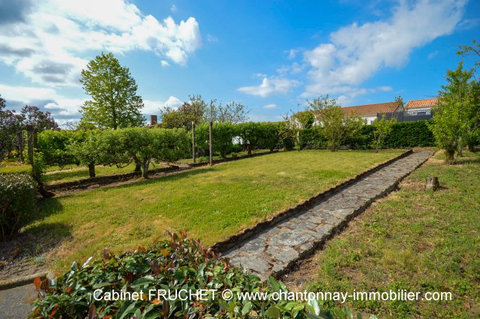 MAISON à vendre sur CHAMBRETAUD avec 5 pièces