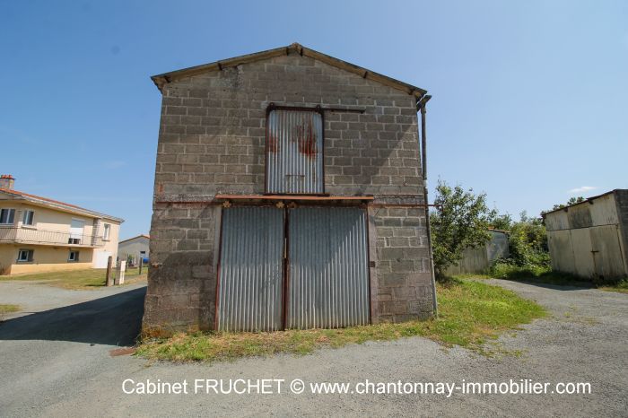 CHAVAGNES-LES-REDOUX - Maison de bourg,  rnover. POUZAUGES immobilier à vendre au prix de 49500 euros
