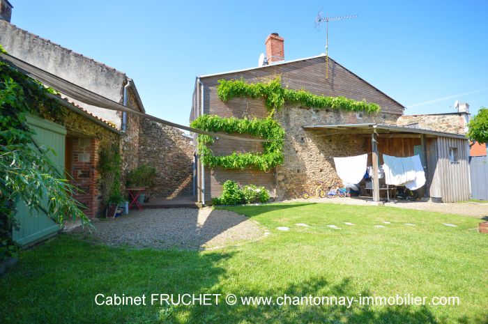 A vendre MAISON sur secteur SAINT-HILAIRE-LE-VOUHIS avec 108 m² de surface habitable