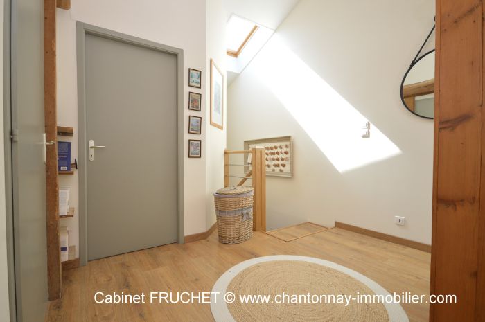Charmante maison de bourg, 3 chambres et jardin clos à vendre SAINT-HILAIRE-LE-VOUHIS au prix de 148400 euros
