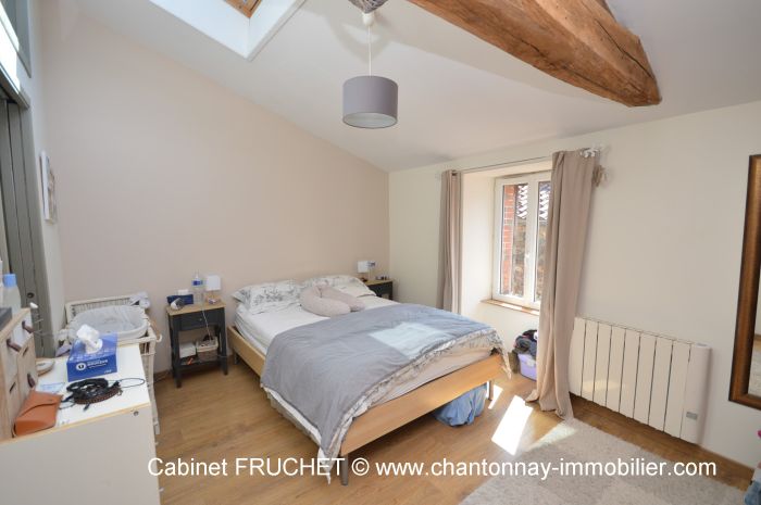 Charmante maison de bourg, 3 chambres et jardin clos SAINT-HILAIRE-LE-VOUHIS immobilier à vendre au prix de 148400 euros