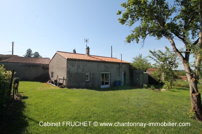 Jolie maison de campagne à vendre MOUCHAMPS au prix de 139000 euros