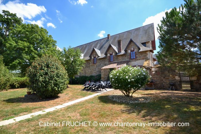 MAISON à vendre sur LES HERBIERS avec 12 pièces