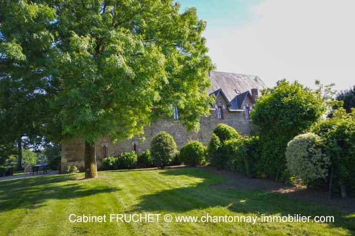A vendre MAISON sur secteur LES HERBIERS avec 300 m² de surface habitable