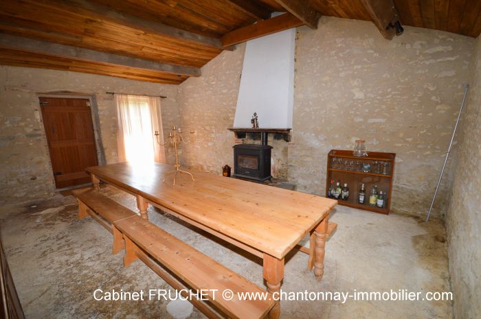 ESSARTS EN BOCAGE - Charmante maison en pierre  rnover à vendre ESSARTS-EN-BOCAGE au prix de 128500 euros