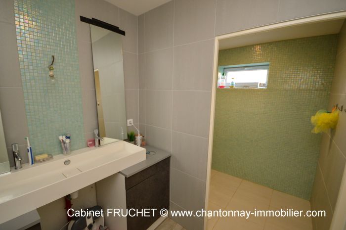 CHANTONNAY - Maison plain-pied avec atelier à vendre CHANTONNAY au prix de 262500 euros