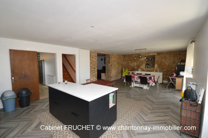 MAISON à vendre sur BAZOGES-EN-PAREDS avec 6 pièces