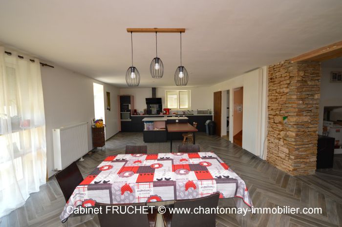 A vendre MAISON sur secteur BAZOGES-EN-PAREDS avec 173 m² de surface habitable