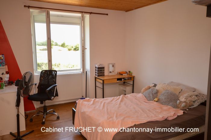BAZOGES EN PARREDS - Maison avec possibilit locatif à vendre BAZOGES-EN-PAREDS au prix de 252000 euros