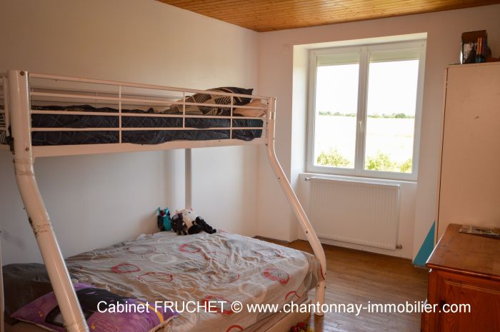 BAZOGES EN PARREDS - Maison avec possibilit locatif BAZOGES-EN-PAREDS immobilier à vendre au prix de 252000 euros