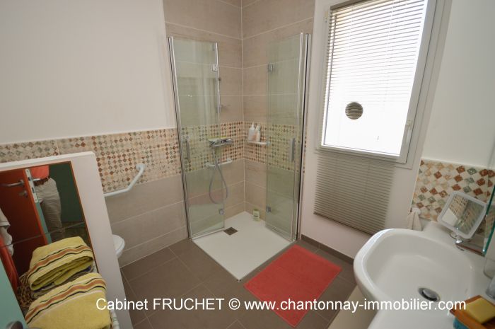 CHANTONNAY - Jolie maison de plain-pied dans le centre de CH à vendre CHANTONNAY au prix de 294000 euros