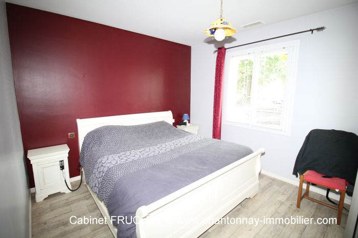 Maison de plain-pied aux beaux volumes dans bel environnemen CHANTONNAY immobilier à vendre au prix de 325000 euros