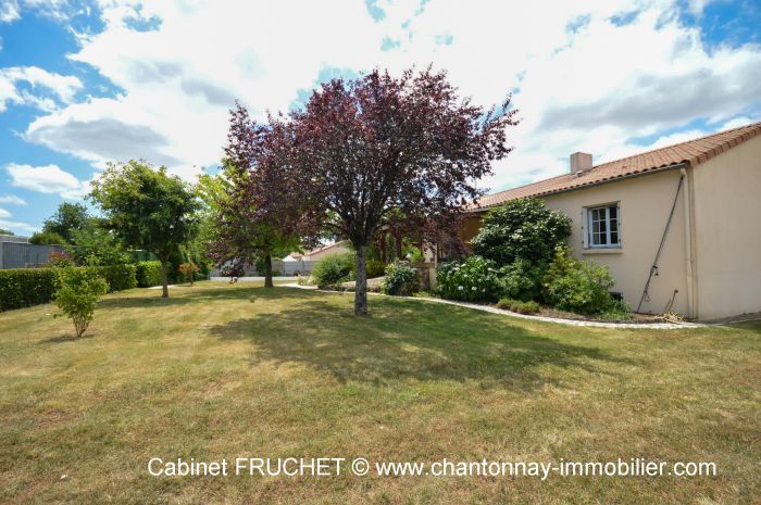 Agrable maison dans bel environnement à vendre MONSIREIGNE au prix de 236500 euros