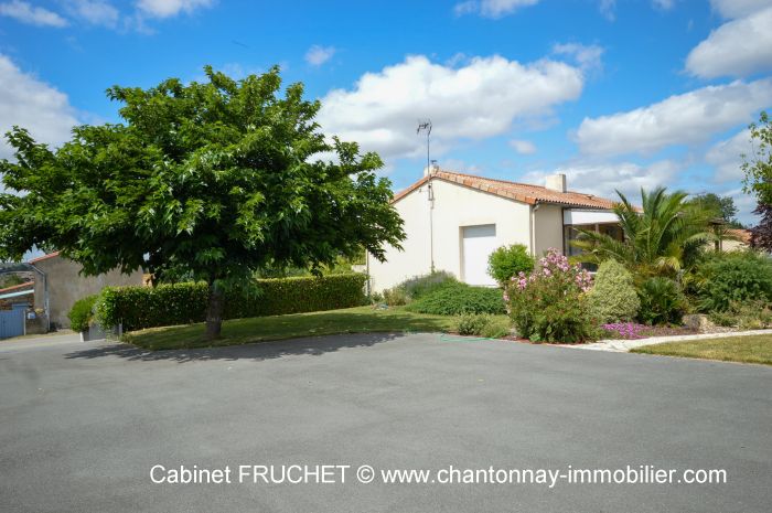 Agrable maison dans bel environnement MONSIREIGNE immobilier à vendre au prix de 236500 euros