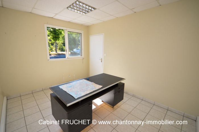 A vendre LOCAL COMMERCIAL sur secteur BOURNEZEAU avec 232 m² de surface habitable