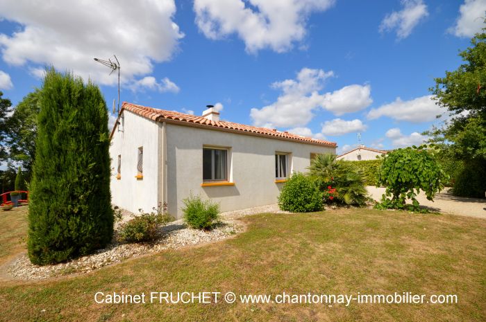 Jolie maison de plain-pied dans bel environnement à vendre SAINTE-HERMINE au prix de 268500 euros