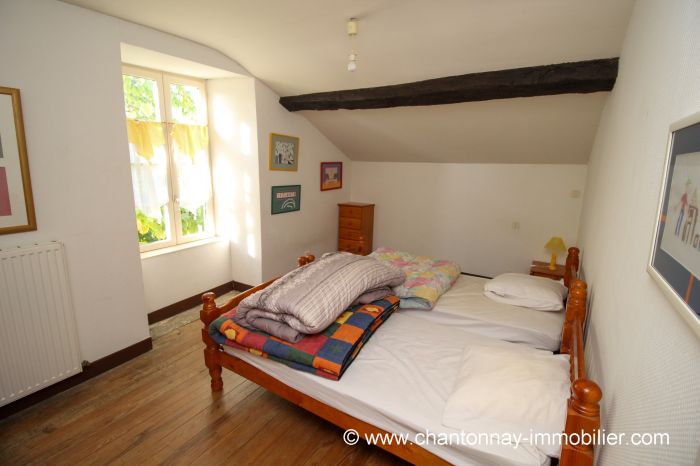 Belle maison ancienne dans bourg  5 min de CHANTONNAY à vendre CHANTONNAY au prix de 198000 euros
