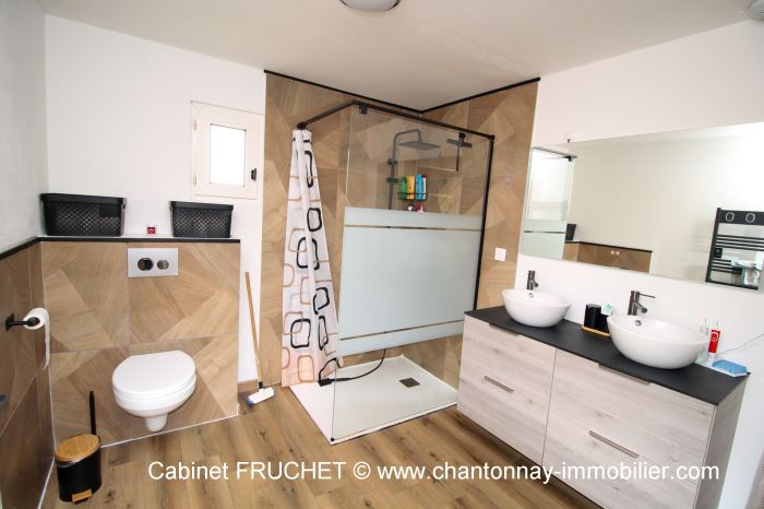 Agrable maison proche centre ville à vendre CHANTONNAY au prix de 154000 euros
